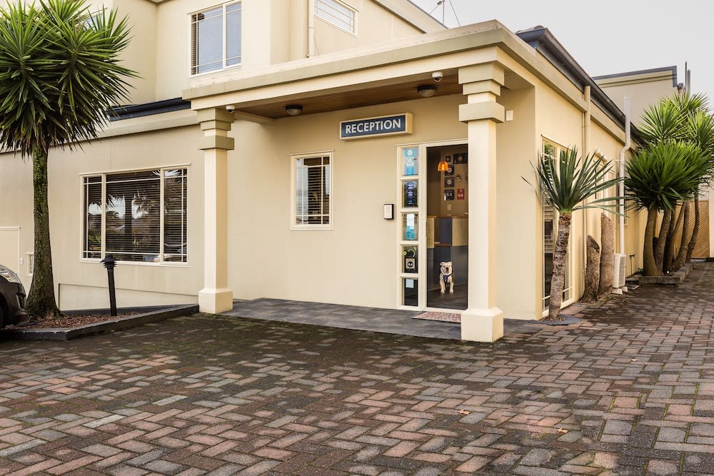 Pebble Beach Motor Inn 2