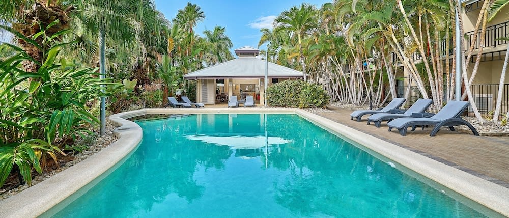 Trinity Beach Club Holiday Apartments 1