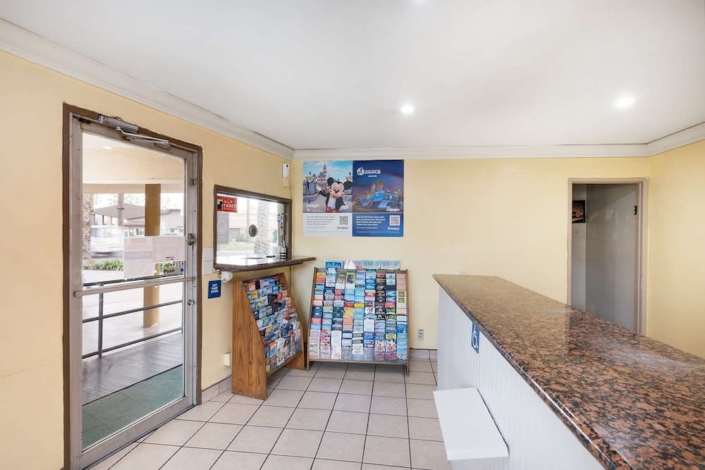 Americas Best Value Inn & Suites Anaheim 2