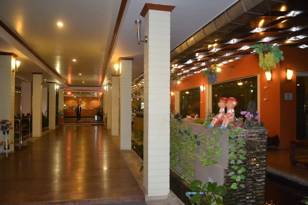 Amnauysuk Hotel 1