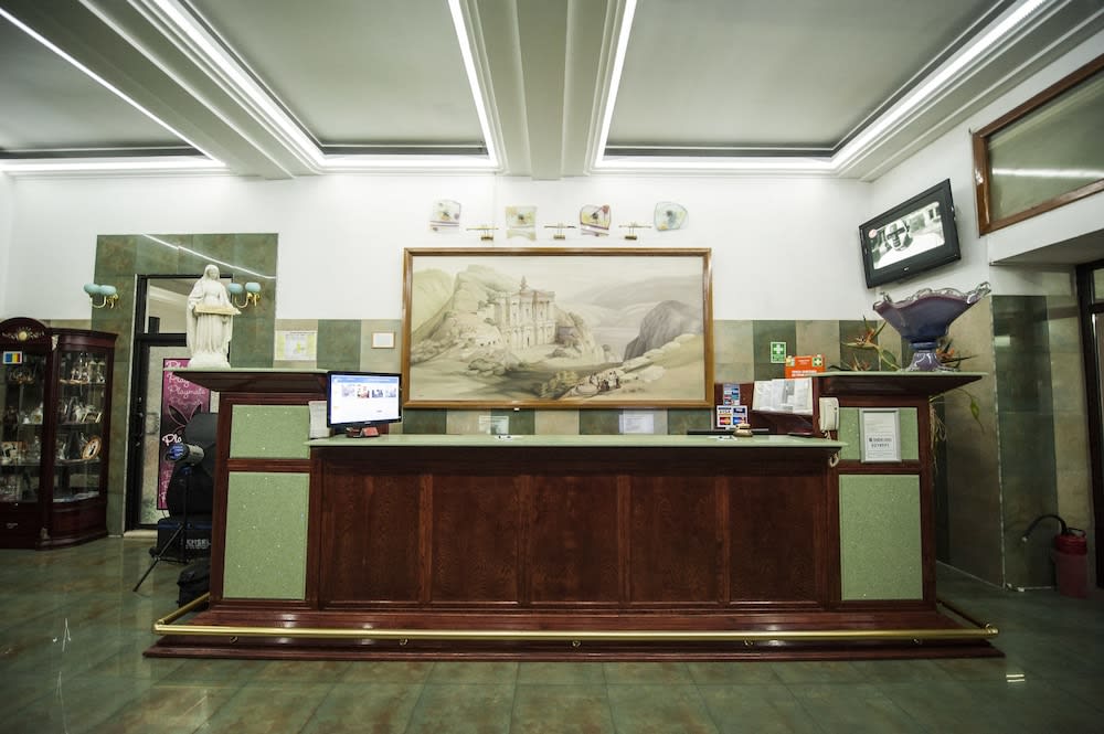 Bucharest Comfort Suites Hotel 2