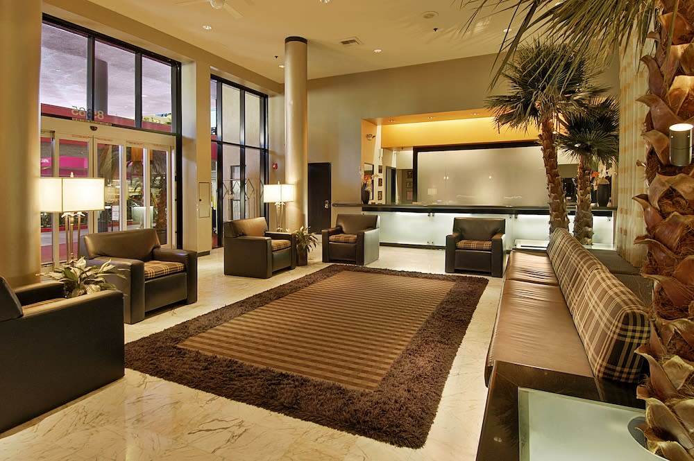 Ramada Plaza by Wyndham West Hollywood Hotel & Suites 2
