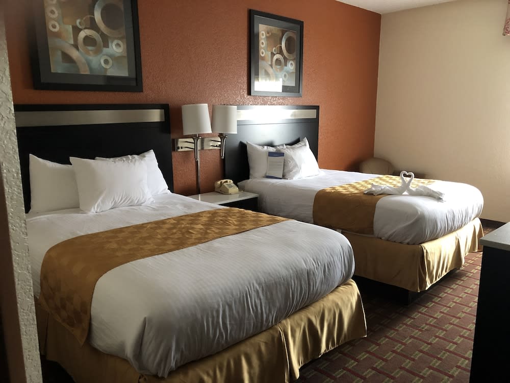 Baymont by Wyndham Cincinnati Sharonville 5