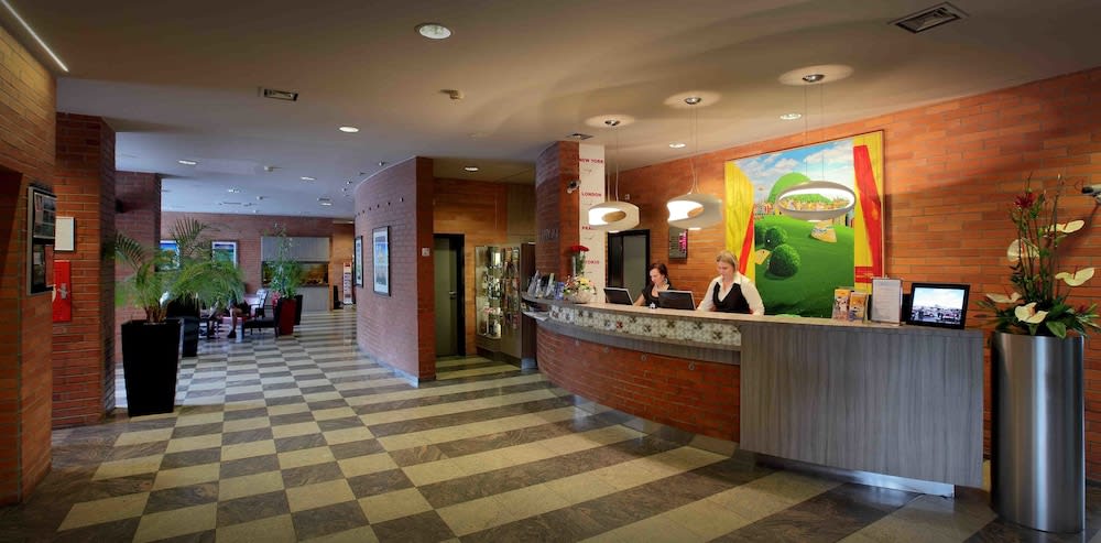 Expo Hotel 2