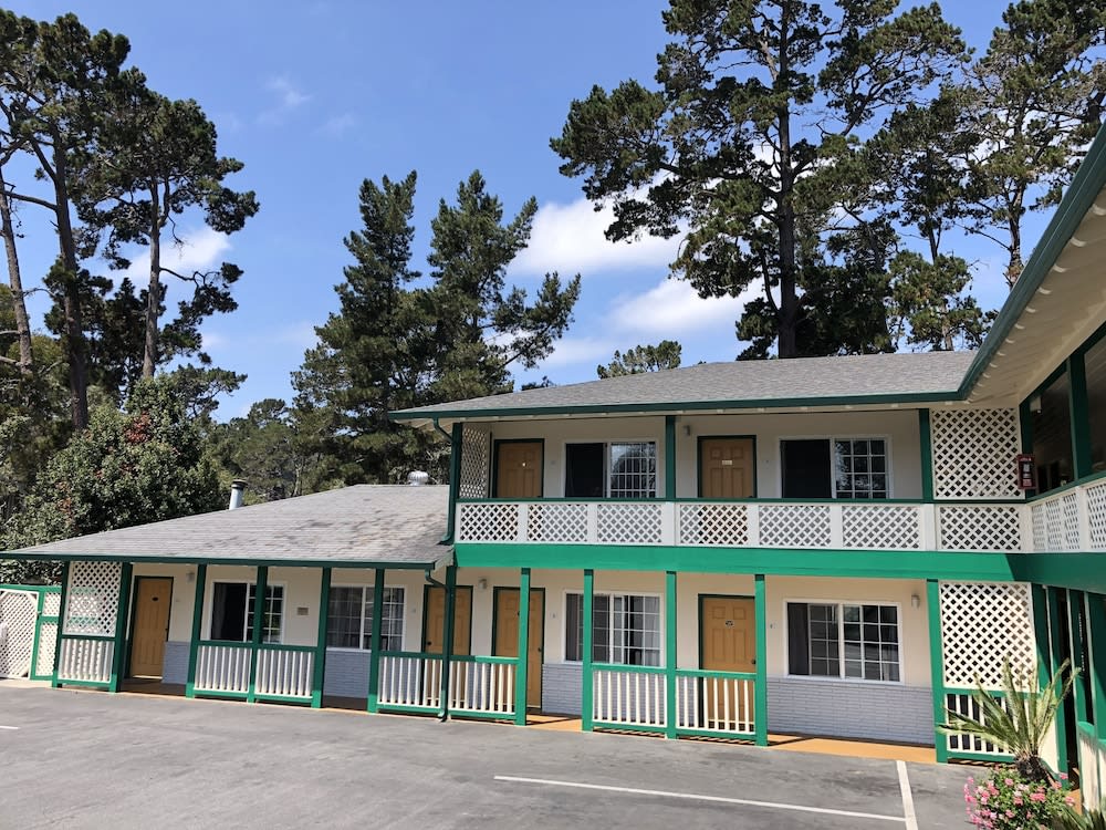 Monterey Pines Inn 2