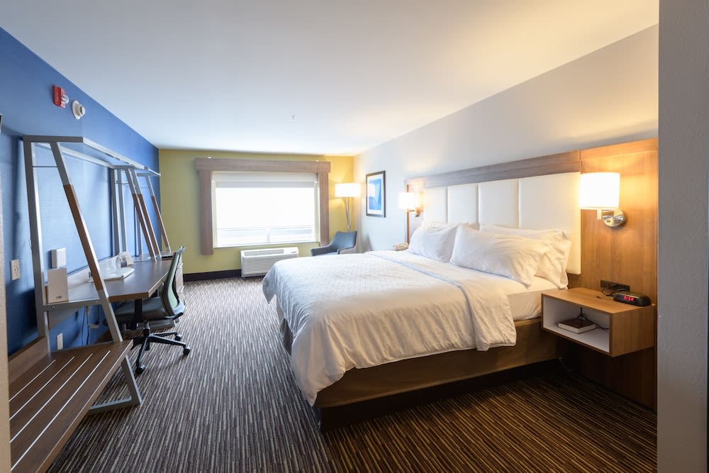Holiday Inn Express & Suites Jamestown by IHG 5