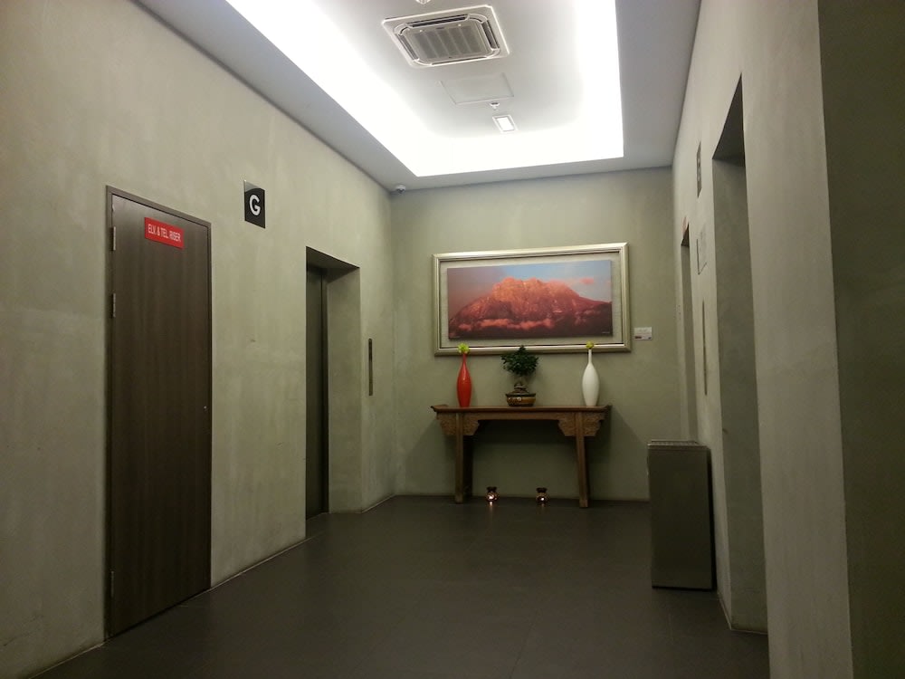 Marina Travellers Suite SKY Karamunsing 2