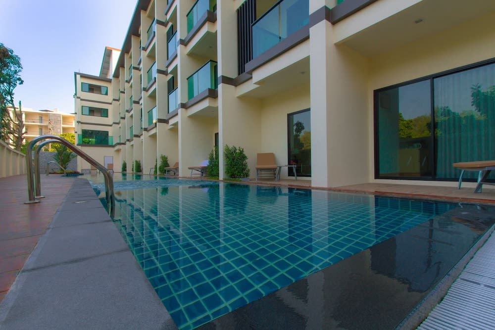 Airport Beach Hotel Phuket 1