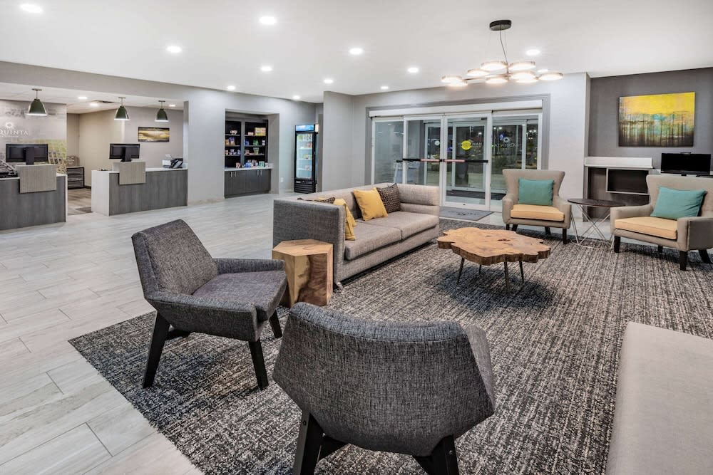 La Quinta Inn & Suites by Wyndham Ardmore 2