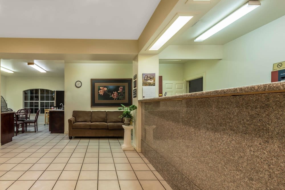 Super 8 by Wyndham Greenville 2