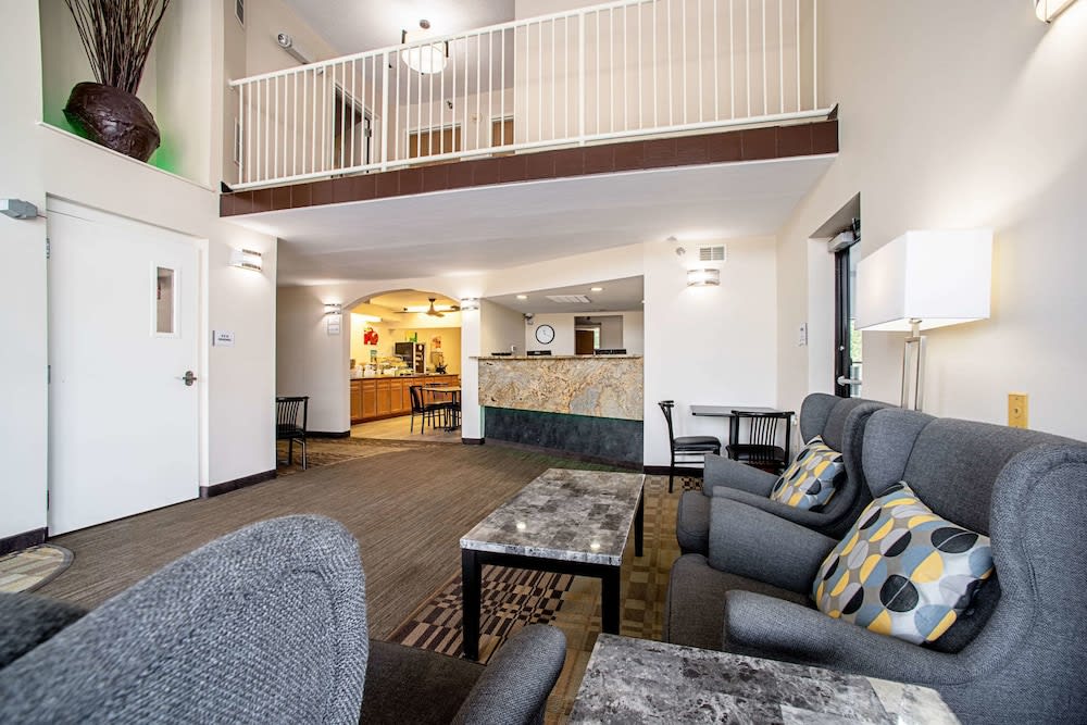 Quality Inn Near Six Flags St. Louis 2