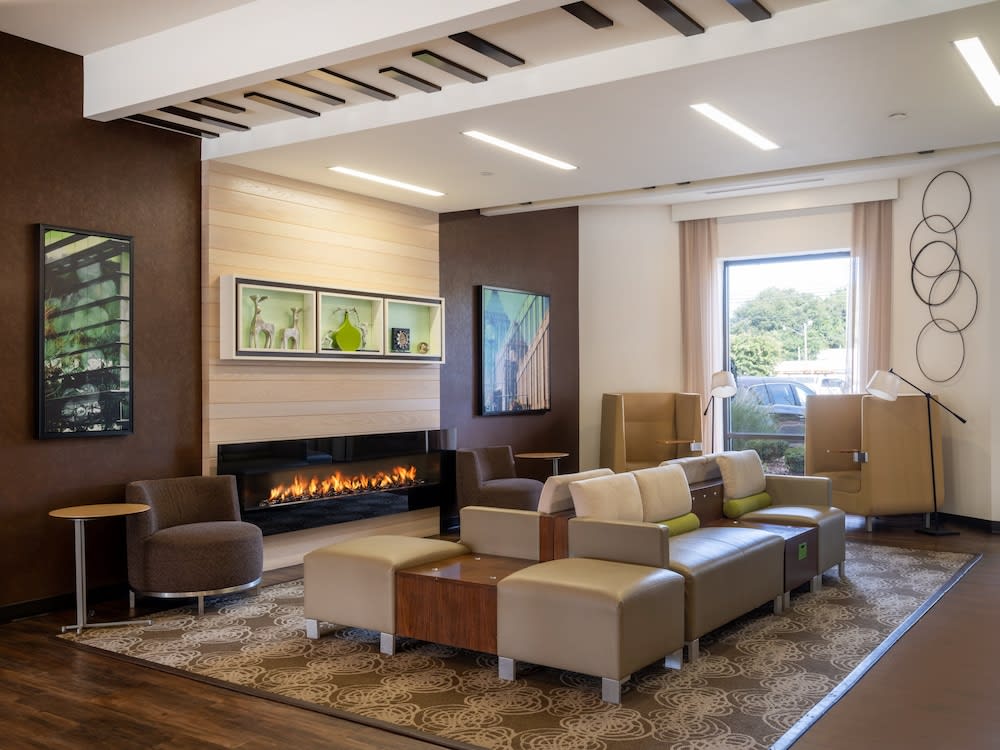 Holiday Inn GREENSBORO COLISEUM by IHG 2