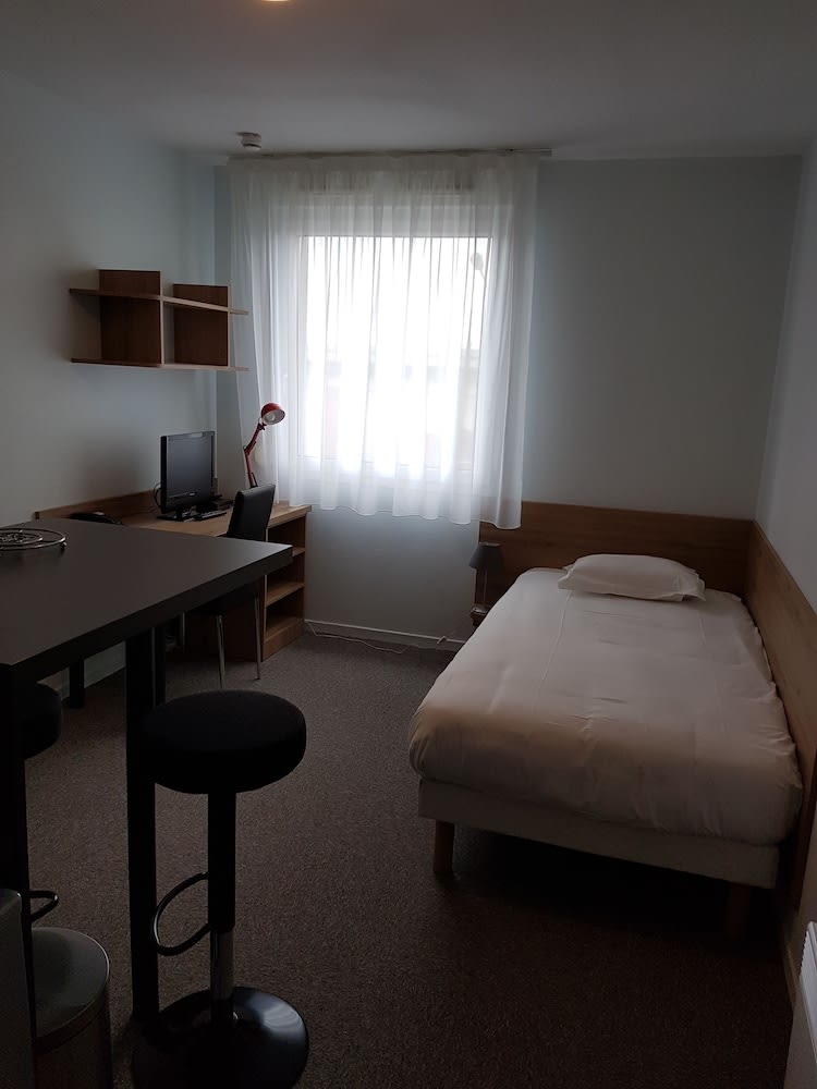 KOSY Appart'hôtel Le Champ De Mars Reims 5