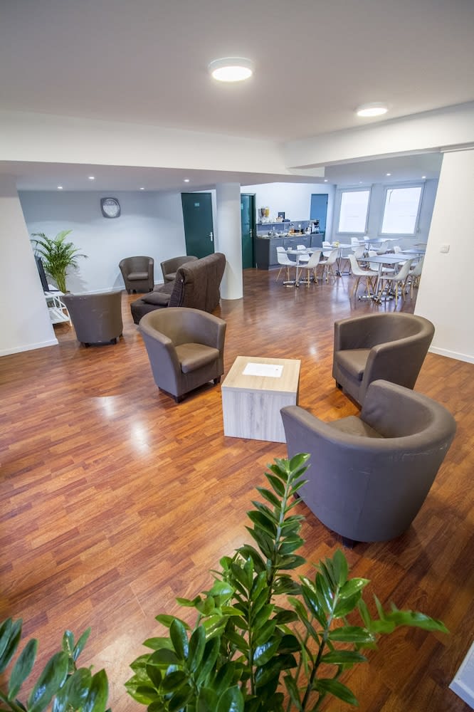 KOSY Appart'hôtel Le Champ De Mars Reims 3