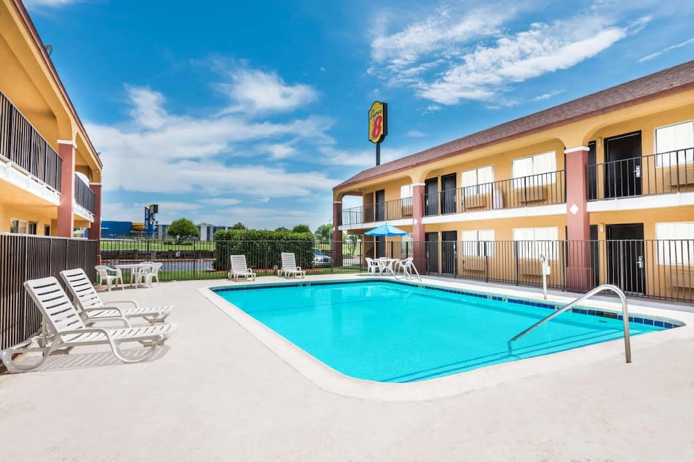 Super 8 by Wyndham Midwest City OK 1