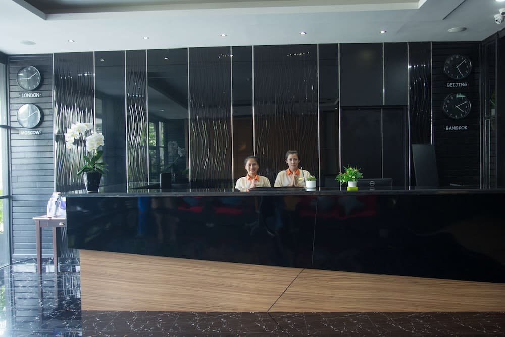 Golden tulip essential pattaya hotel 3. Golden Tulip Essential Pattaya 3*. Golden Tulip Краснодар отель ресепшн. Паттайя. Отель «Golden Tulip Essential Pattaya».. Голден Тулип Краснодар ресепшен.