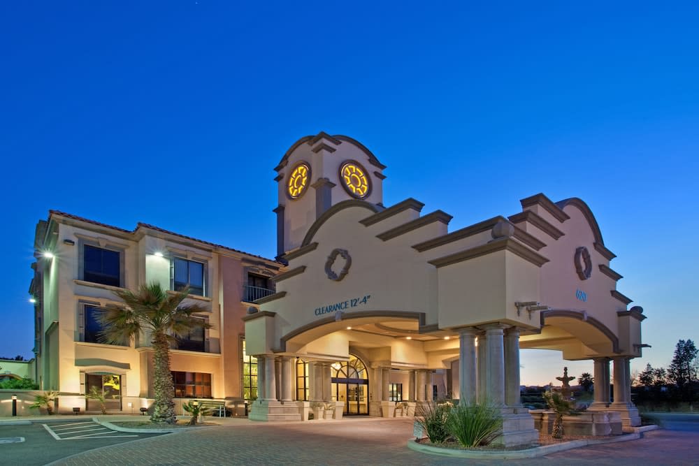 Holiday Inn Express & Suites TUCSON MALL by IHG 1