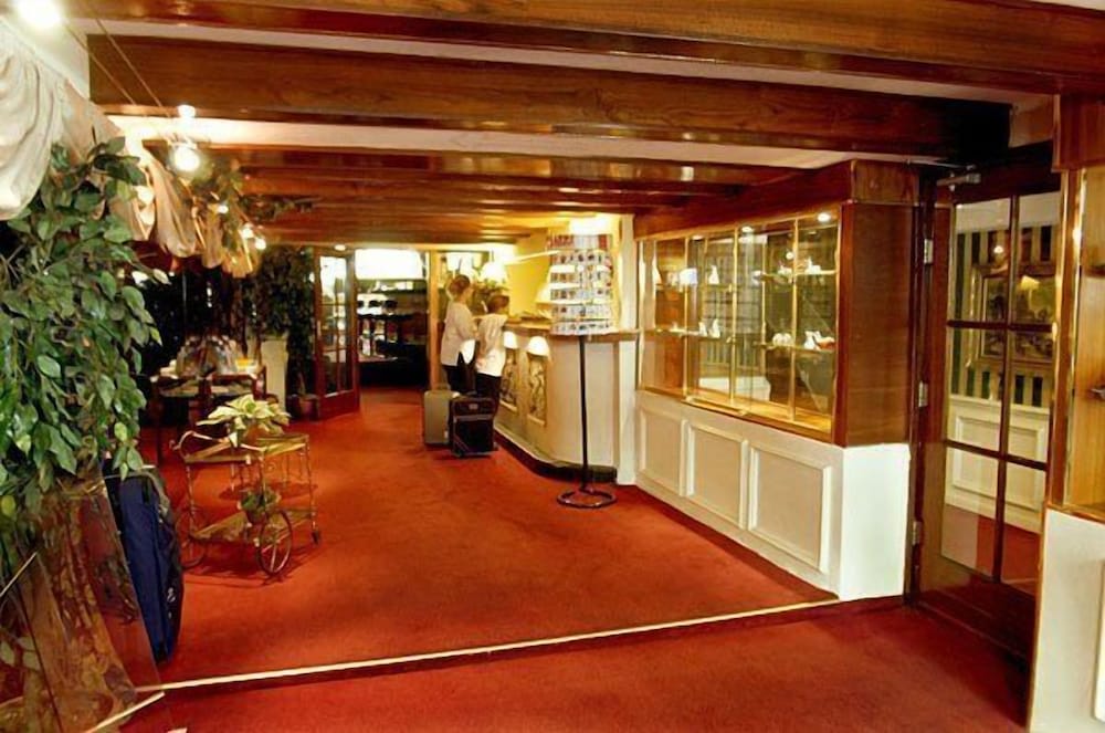 Rembrandtplein Hotel 5