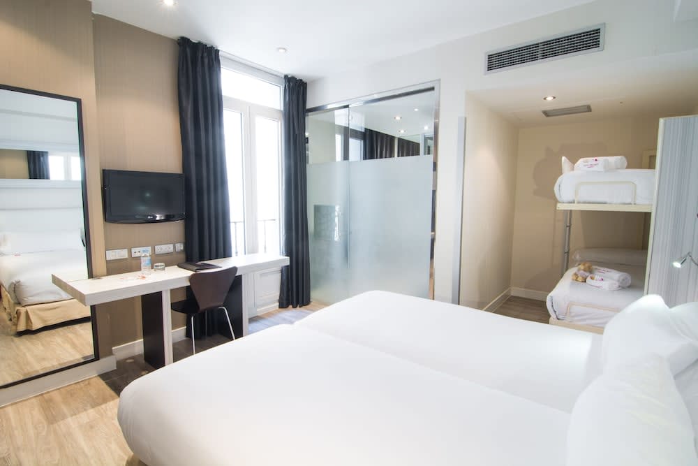 Petit Palace Arenal 4