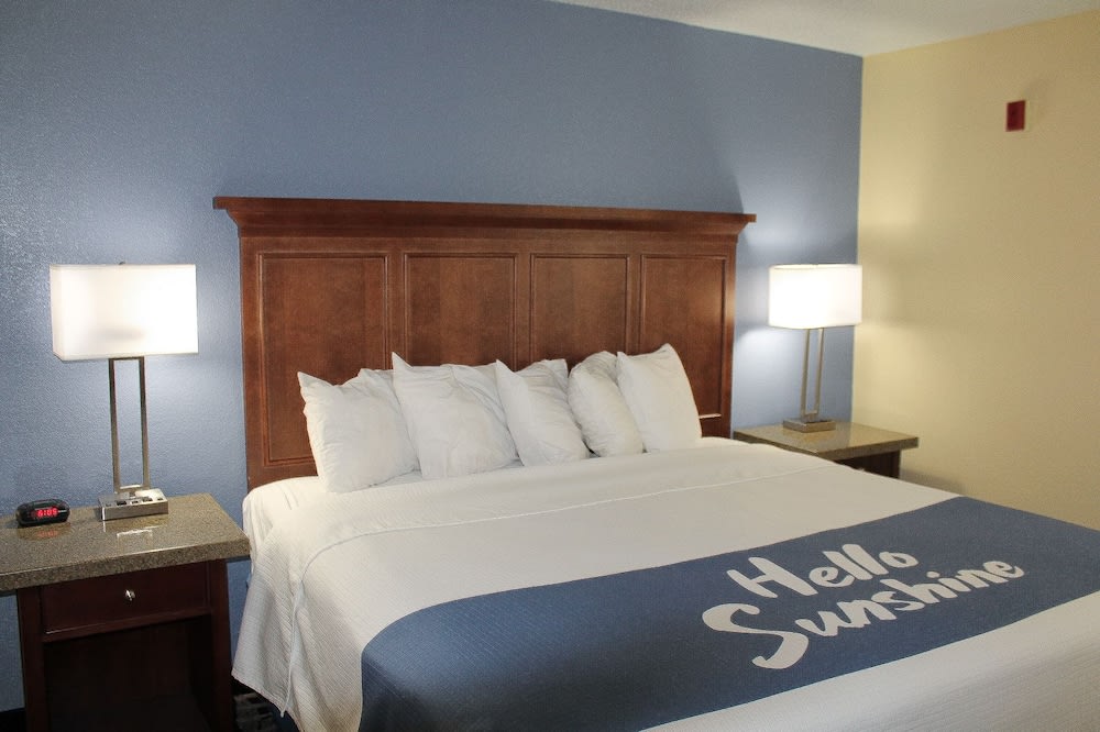 Days Inn by Wyndham Batavia Ohio 2