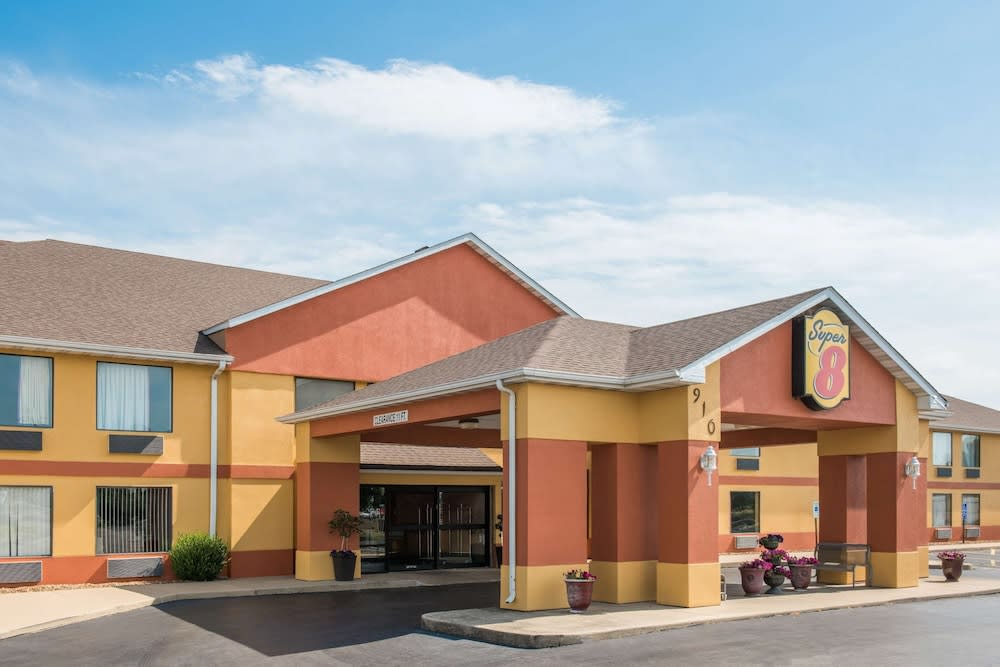 Super 8 by Wyndham Troy IL/St. Louis Area 1