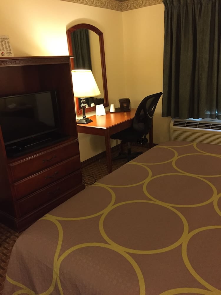 Super 8 by Wyndham Allentown 3