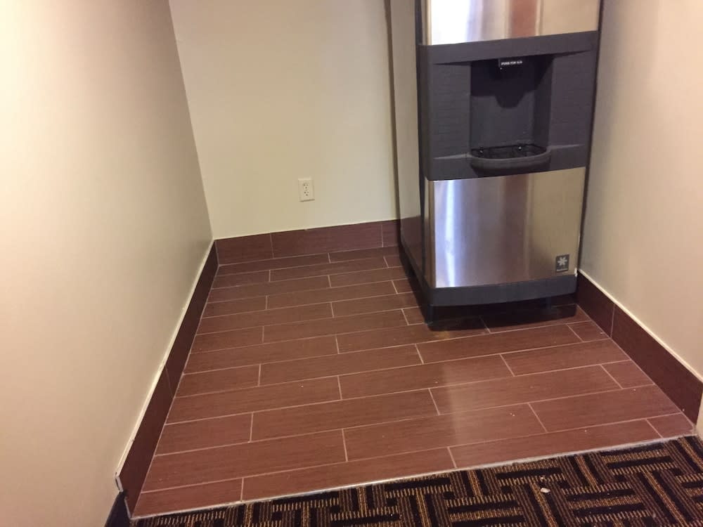 Super 8 by Wyndham Allentown 2