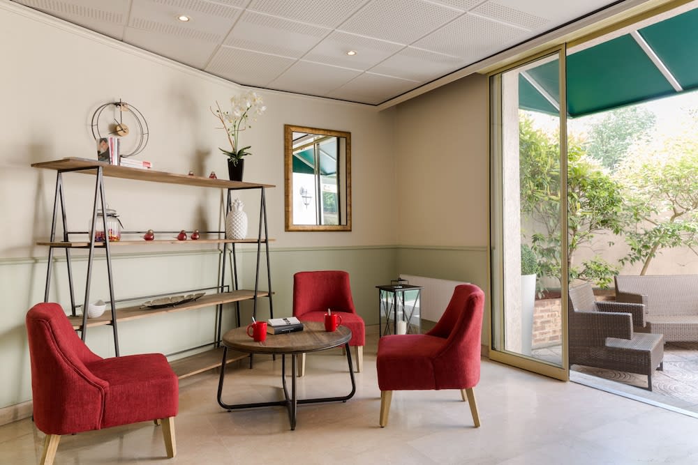Hotel Le Cardinal Rueil Centre 2