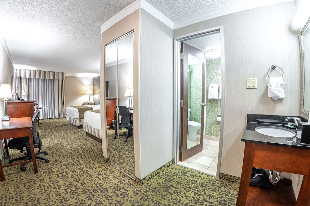 Salt Lake Plaza Hotel SureStay Collection by Best Western 3