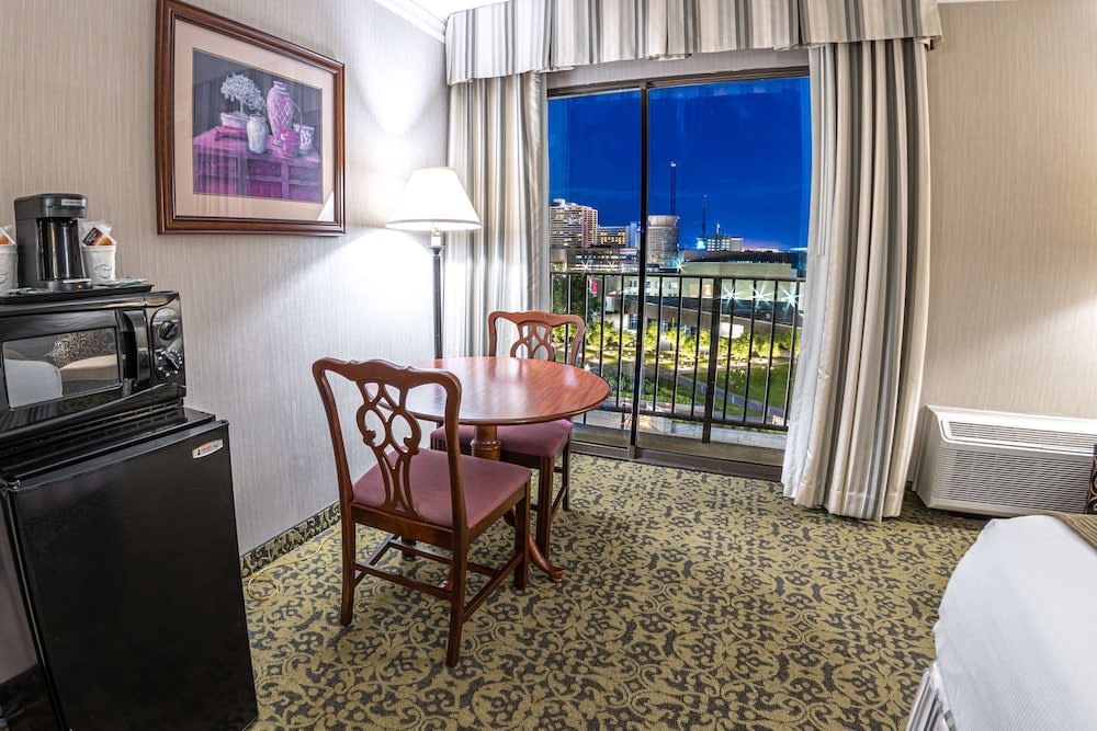 Salt Lake Plaza Hotel SureStay Collection by Best Western 2