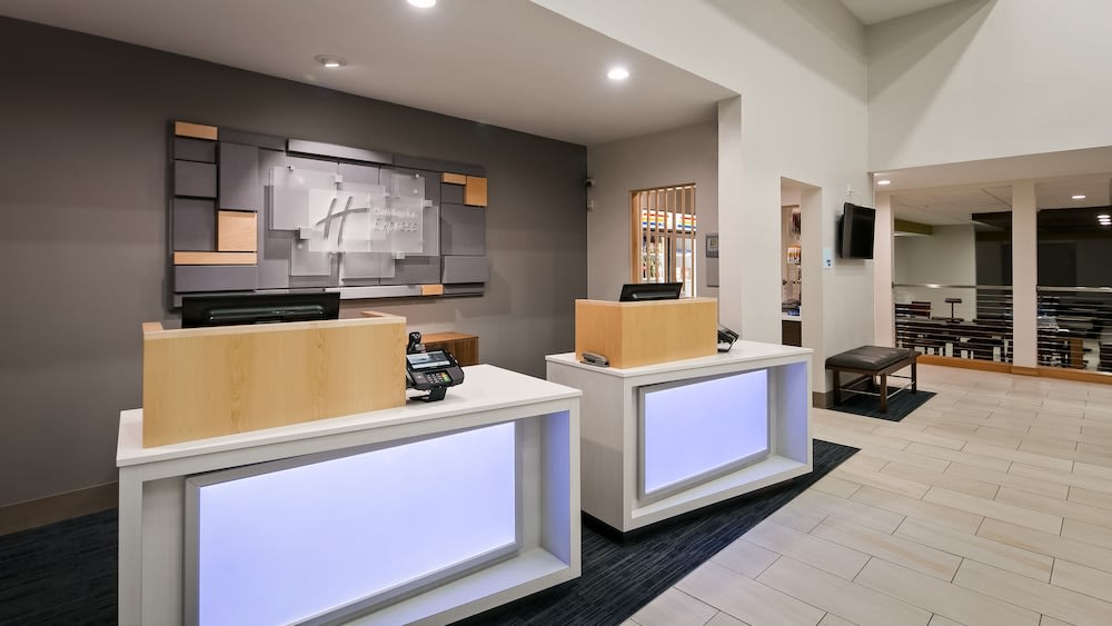 Holiday Inn Express & Suites EVERETT by IHG 2