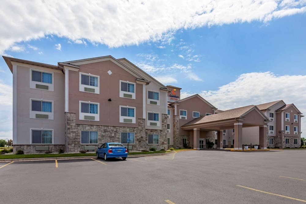 Comfort Suites Delavan - Lake Geneva Area 1