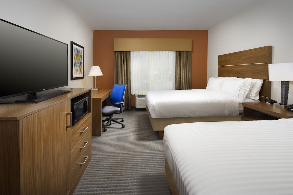 Holiday Inn Express & Suites BAY CITY by IHG 2