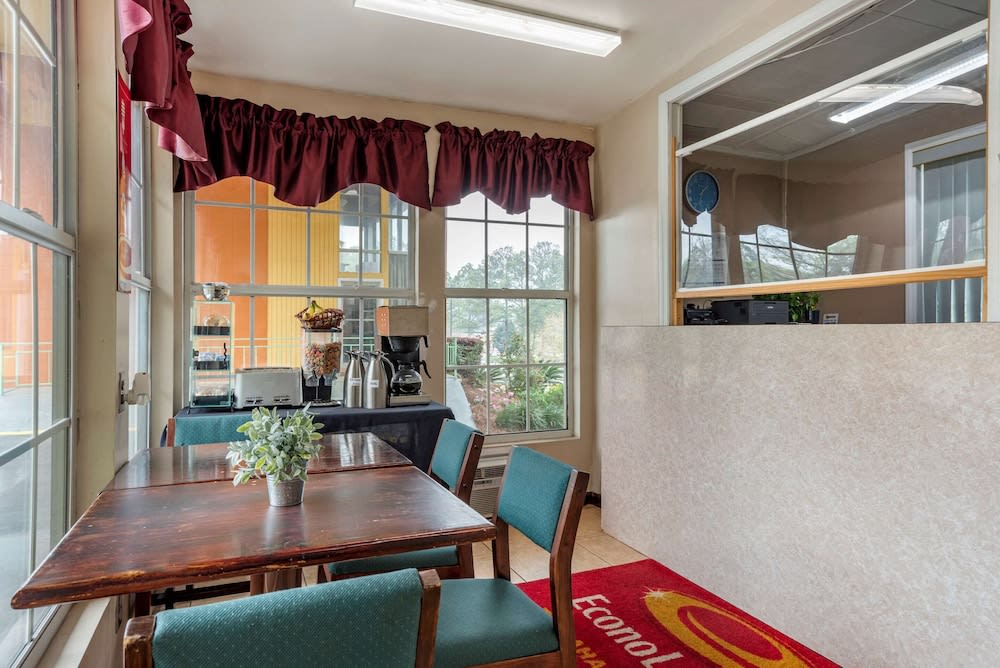 Econo Lodge Tallahassee Downtown - University 2