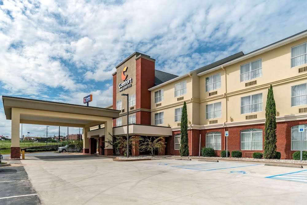 Comfort Inn & Suites Millbrook-Prattville 1