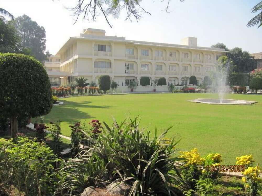 Ritz Plaza 1
