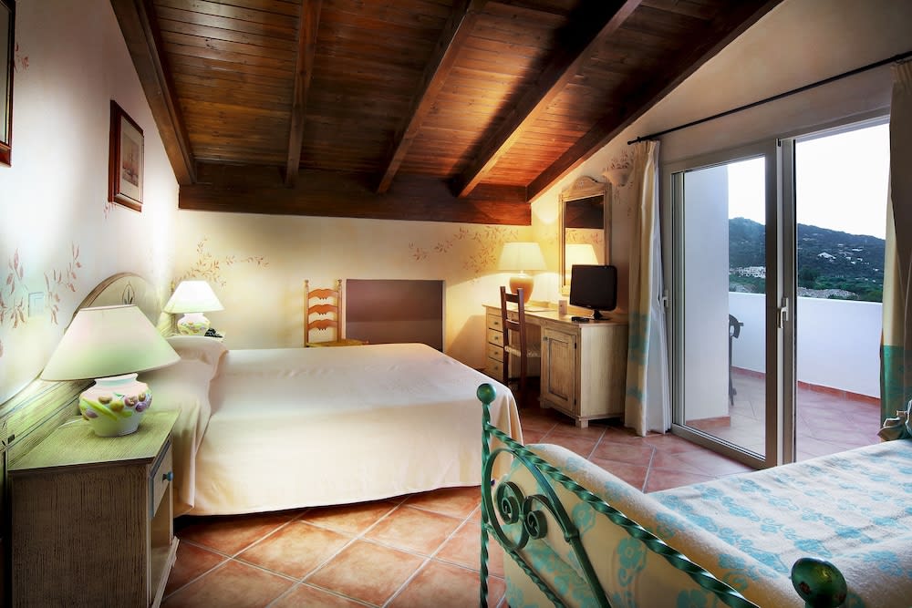 Colonna Beach Hotel Marinella 4