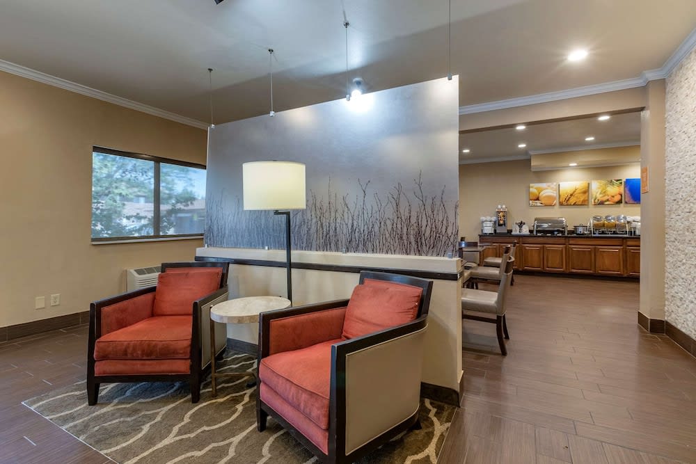 Comfort Inn & Suites Waterloo - Cedar Falls 2
