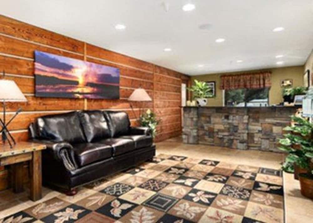 Travelodge by Wyndham Gardiner Yellowstone Park North Entr 1