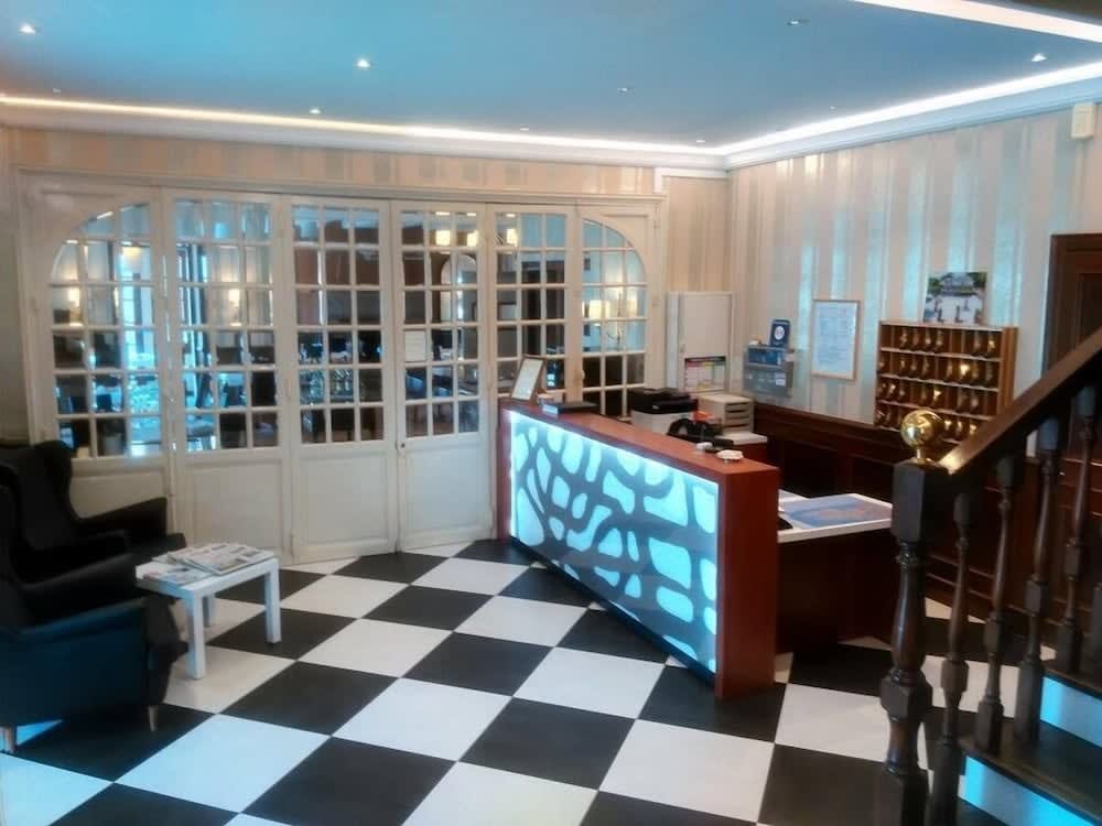 Logis Hotel Du Chateau 2