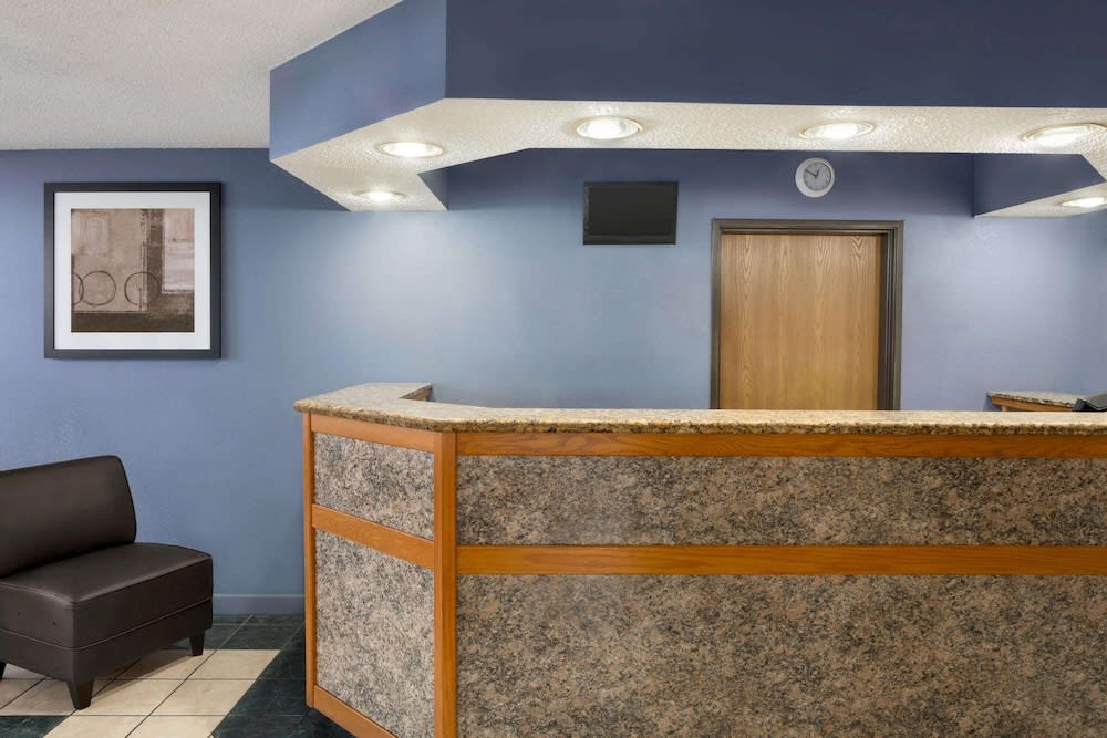 Microtel Inn & Suites Lincoln 4