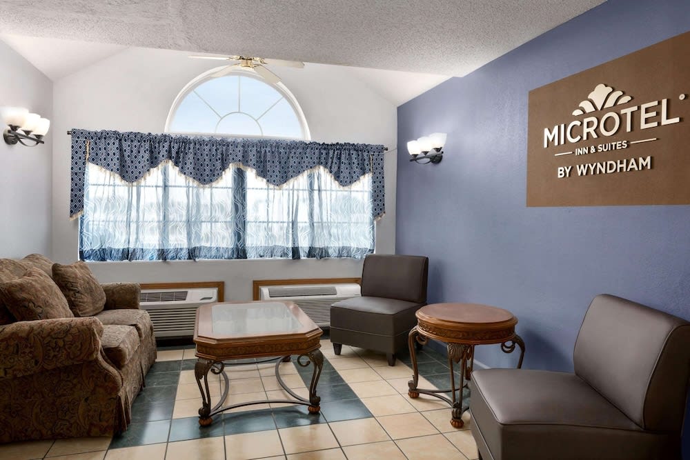 Microtel Inn & Suites Lincoln 3
