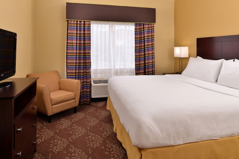 Holiday Inn Express & Suites Cincinnati-N/Sharonville, an IHG Hotel 5