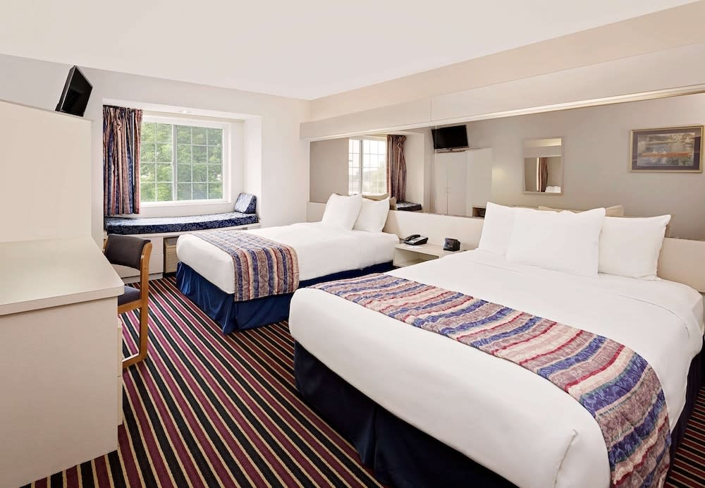 Microtel Inn & Suites by Wyndham Madison East 1
