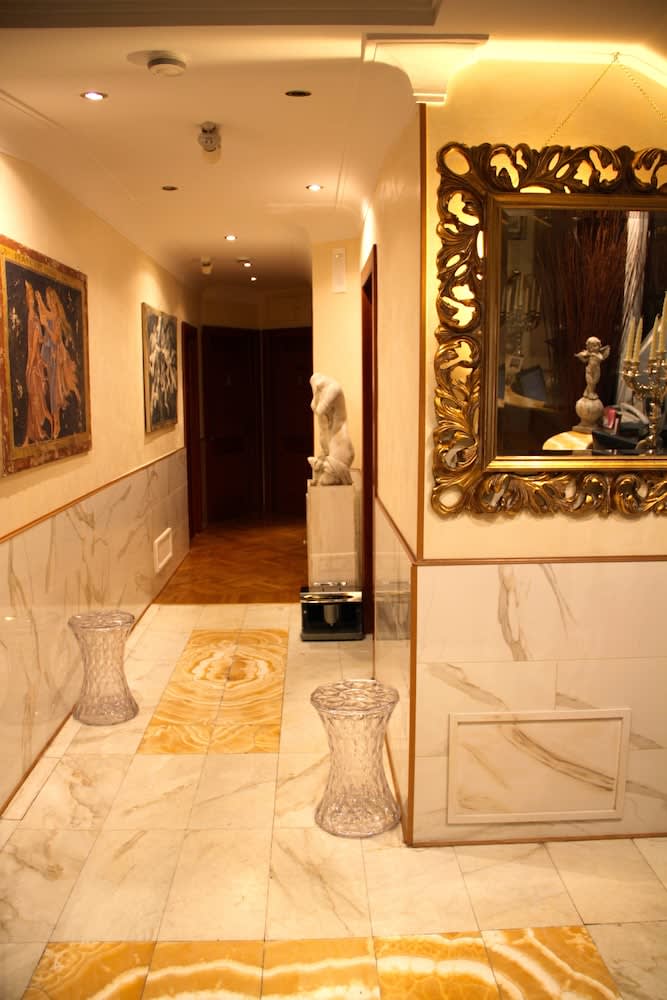 Luxury Rooms H 2000 Roma 2