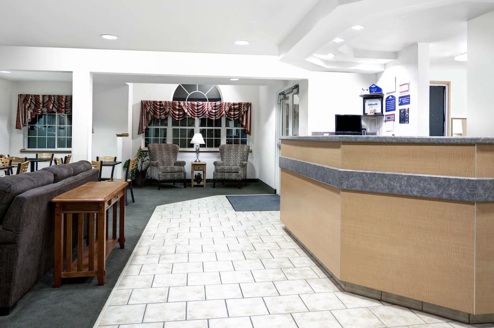 Microtel Inn & Suites by Wyndham Mankato 2