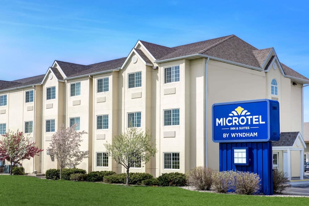 Microtel Inn & Suites by Wyndham Mankato 1