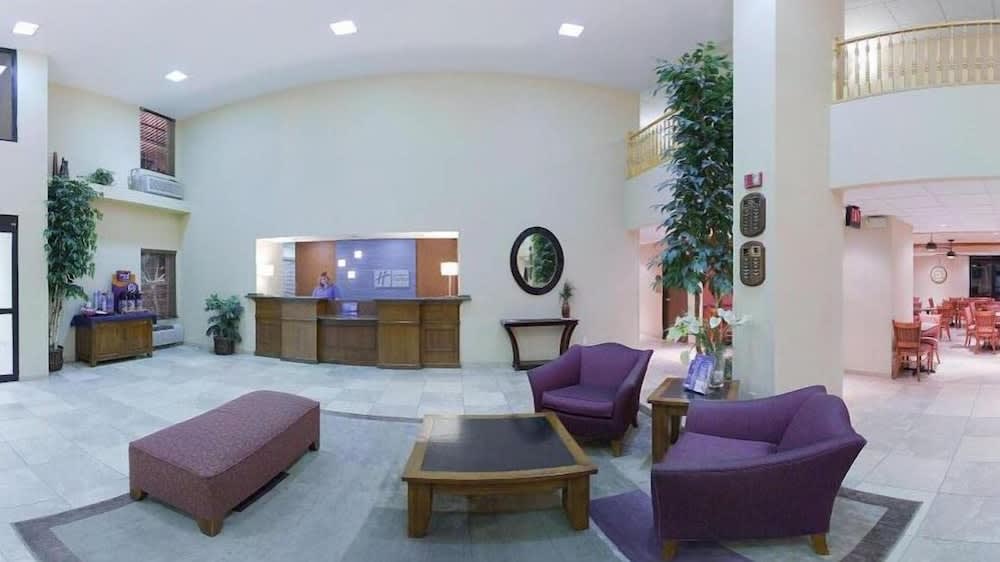 Holiday Inn Express & Suites PHOENIX AIRPORT by IHG 2