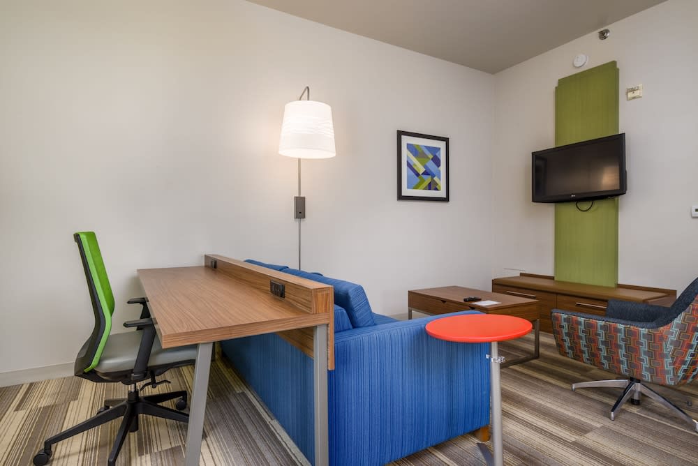 Holiday Inn Express & Suites PHOENIX AIRPORT by IHG 5