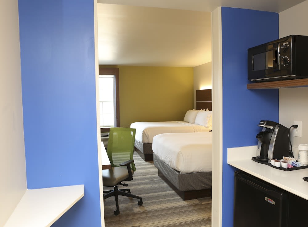 Holiday Inn Express & Suites PHOENIX AIRPORT by IHG 4